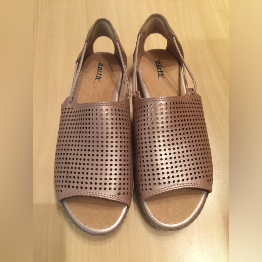 Earth leather sandals
